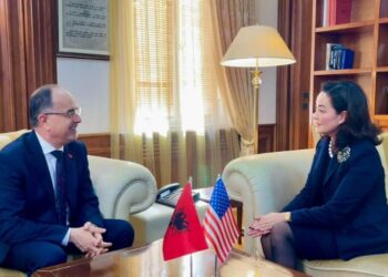 Ambasadorja Kim përgëzon Begajn për mikpritjen e Samitit: Amerika mbështet çdo hap të Shqipërisë për hyrjen në BE