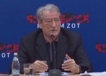Berisha heq syzet pas dy javësh dhe harron që është non grata: Do t’i çoj letër Bidenit për Dvoranin!