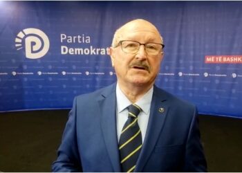 Nga grushti ndaj Berishës te ndarja e PD/ Bujar Kapexhiu: Partia s’është as godina dhe as logo, por ajo në terren. Protestat, goditëse…!