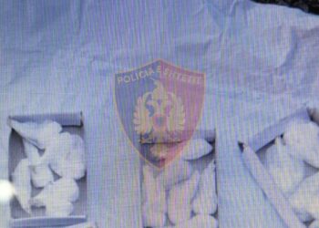 EMRI/ U shiste kokainë të miturve në gjimnaze, arrestohet 54-vjeçarja në Mamurras