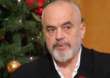 “Me magjinë e lindjes së jetës”, Rama uron Krishtlindjen me videon e lindjes së bebeve