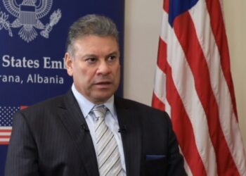 “Kërkesë për futjen e ushtrisë serbe në Kosovë”/ Escobar ‘i prerë’ për qëndrimin e SHBA: Nuk duhet ta militarizojmë këtë krizë!