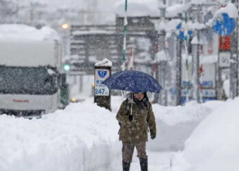 17 të vdekur nga dëbora e madhe në Japoni, mijëra familje mbeten pa energji elektrike