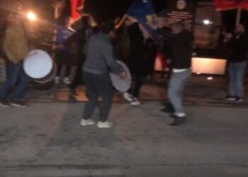 Boksieri shqiptar mposht serbin në Gjermani, të rinjtë ia marin valles me tupana