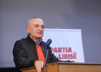 Protesta e 6 dhjetorit në ditën e samitit, Meta: Nesër të gjithë bashkë në Bulevardin “Dëshmorët e Kombit” në mbrojtje të Kushtetutës