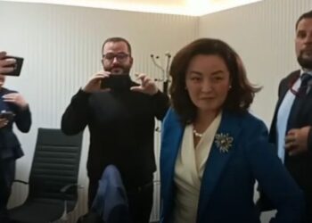 Ambasadorja e SHBA shkon në mbledhjen e KLP-së, ndjek nga afër procesin e zgjedhjes së kreut të ri të SPAK