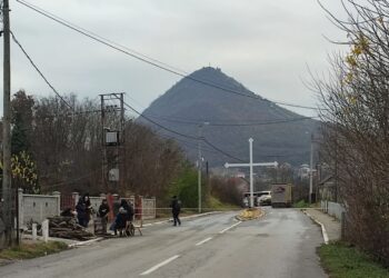 Kurti kërkon ndihmën e ndërkombëtarëve, KFOR negociata me serbët për heqjen e barrikadave