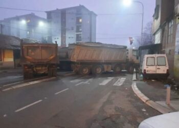 Barrikadat si kërpudhat, shtohet një tjetër në Mitrovicën e Veriut