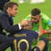 “Blutë na bëjnë të ëndërrojmë”/ Macron shfaqet teksa ngushëllon Mbappe pas humbjes së Francës