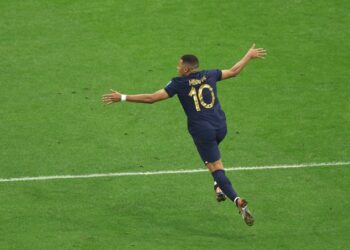 Spektakël në finalen e Kupës së Botës! Mbappe barazoi ndaj Argjentinës, ndeshja shkon në shtesa
