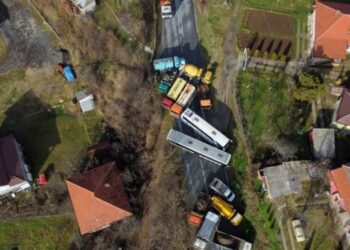 Zv. kryeministri: Putin ndërhyri në Kosovë për ta hequr fokusin nga Ukraina. Grupet paramilitare u përkrahën nga një qendër humanitare ruse…!