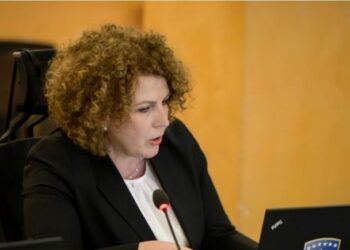 Vendimi i papritur/ Akuza për mosdeklarim të pasurisë, dënohet ministrja. Emri