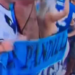 VIDEO/ Çfarë kaloi pa u parë nga ndeshja, tifozja “e çmendur” feston “topless” në mes të stadiumit fitoren e Argjentinës