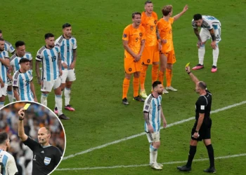 Arbitroi ndeshjen Argjentinë-Holandë, gjyqtari Lahoz dënohet nga FIFA
