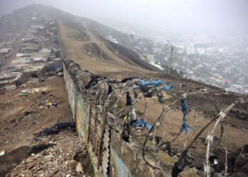 Muri që ndan të varfrit nga të pasurit në Peru do të shembet! Gjykatësi: Nuk mund të ndahet shoqëria në klasa