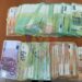 Me mbi 28 mijë euro të padeklaruara në kufi, procedohen dy persona në Morinë
