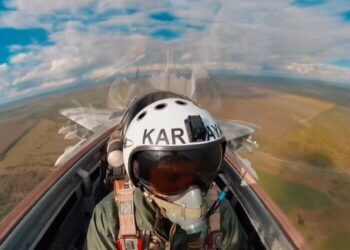 Pamje të rënda/ I gjakosur, por i buzëqeshur: Piloti hero i Ukrainës ndan foton e veçantë nga luftimet me rusët