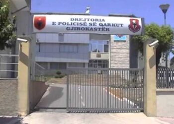 Adoleshenti i dënuar me arrest shtëpie për vjedhje, tenton të ‘arratiset’ nga Gjirokastra në Tiranë