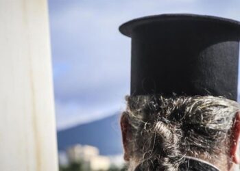 “Më digjte me kryq lëkurën”/ Rrëfimi tronditës i të riut: Prifti më thoshte ke demonë, më mori paratë dhe…!