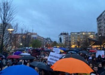 “Deri kur me duru?”/ Nis protesta në Prishtinë për vrasjen e gruas shtatzënë në maternitet