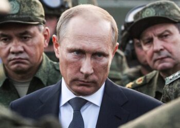 “Putin pranon të humbasë deri në 300 mijë ushtarë”, Moska vijon sulmet në Ukrainë