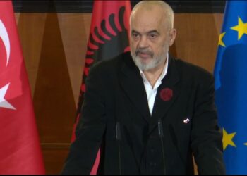 Tensionet në Ballkan/ Shqipëria blen 3 dronë ‘Bayraktar’ nga Turqia, Rama: S’jetojmë në kohë të sigurta. Erdogan…!