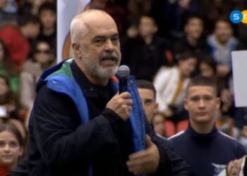Krijohen 700 ekipe sportive/ Nxënësit spektakël në ‘Air Albania’, Rama: Këtu janë kampionët e ardhshëm!