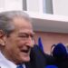‘Tirana po zien, të gjithë në shesh’, Berisha mbërrin në selinë e PD-së