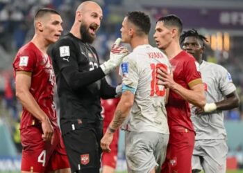 FIFA hap zyrtarisht hetim për fyerjet dhe racizmi i lojtarëve dhe tifozëve serbë në ndeshjen me Zvicrën