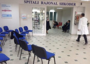 Hetimi për helmimin në Shkodër: Acid në shishen me ujë, dyshime se shishja e ujit ishte e falsifikuar