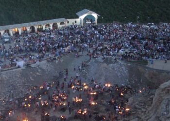 Emri/ Tragjike: Vajza e re hidhet në humnerë nga Kisha e Shna Ndout në Laç, ja si paraqitet gjendja e saj