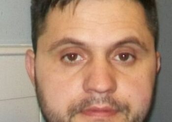 Emrat/ Zbulohen tetë ‘shtëpi bari’ në Angli, kapen shqiptari e bashkëpunëtori i tij: Si ra policia në gjurmët e trafikut të drogës