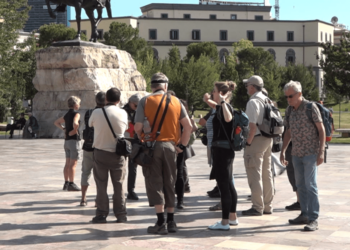 Kumbaro publikon të dhënat/ Mbi 6.7 milionë turistë në Shqipëri, shtetet që kanë rritjen më të madhe të vizitorëve