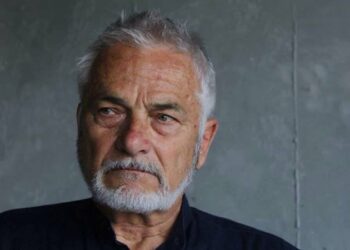 FOTO/ Kur dashuria ‘sfidon’ moshën: Zbulohet partnerja e Viktor Zhustit, aktori 80 vjeçar në një romancë me violinisten 22 vite më të re