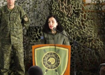 Osmani shfaqet me uniformë ushtarake: Domosdoshmëri forcimi i kapaciteteve mbrojtëse