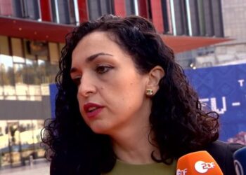 Mesazhi i fortë i Osmanit në Tiranë: Serbia s’ka pranuar krimet e luftës, BE të lëvizë nga fjalët tek veprat