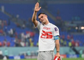 “Ma kanë rrahur babain në burgjet serbe”/ Granit Xhaka flet pas ndeshjes për mediat britanike: Plagët janë të thella