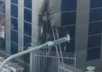 Mister shkaku/ Përfshihet nga flakët fasoneria në Pogradec, policia jep detajet