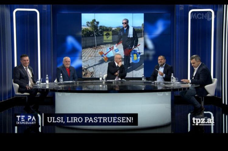 FOTO/ Në rrjet plas gallata: Në Gjirin e Lalzit, politikanët dhe zyrtarët nisin t’i pastrojnë vetë shtëpitë