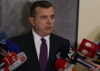 Begaj ktheu ligjin për dekoratat, Balla: Dekreti do të shqyrtohet me vëmendje, ky është presidenti normal