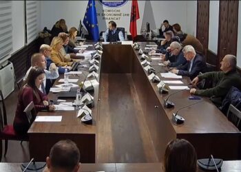 Shehi kritika qeverisë: Jemi vend fukarenjsh, s’e kuptoj urgjencën për kontrata koncesionare! Të mbajmë përgjegjësi kolektive për ligjet