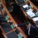 FOTO/ Çfarë nuk patë nga Kuvendi sot! Baçi kthehet në kameraman të Berishës, Koçi dhe Gjylameti afrohen në radhët e demokratëve