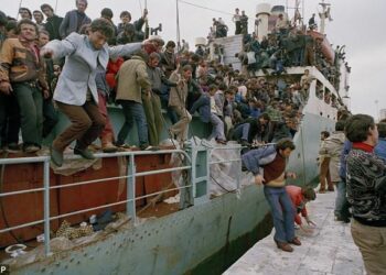 Shifrat e tre dekadave, në 1989 vetëm 31 mijë shqiptarë jashtë vendit. Sot 40% e popullit në emigracion