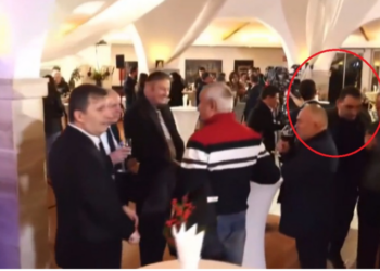 FOTO+VIDEO/ Thellohet përçarja në PD, Këlliçi e Alimehmeti nuk i japin dorën njëri-tjetrit, shmangin takimin në 32-vjetorin e RD