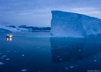 Ajsbergu i madh sa Londra shkëputet nga Antarktida