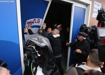 Pse ndodhi “kryengritja” e 8 janarit?!