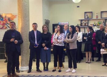 Alibeaj-Bardhi zbresin në Elbasan, refuzojnë Luçiano Boçin: Konsultime e sondazhe për kandidatin e PD