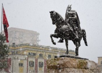 I ftohti ‘mbërthen’ Shqipërinë/ Ja dita kur Tirana zbardhet nga bora