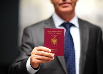 Sa e fuqishme është pasaporta shqiptare/ Ja në sa shtete të botës mund të udhëtoni