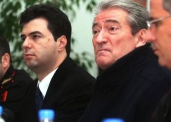 Kush e mbron arkitektin e aktit terrorist shtetëror të 21 janarit 2011?